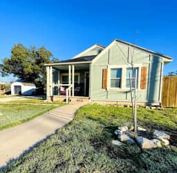 Cozy West TX Hideaway (3 TVs | pet friendly)