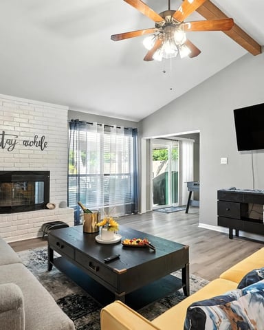 Walking distance to Abilene State Park and museums