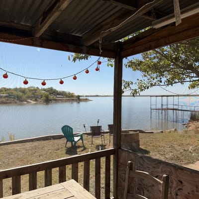 Lakeside Hideaway