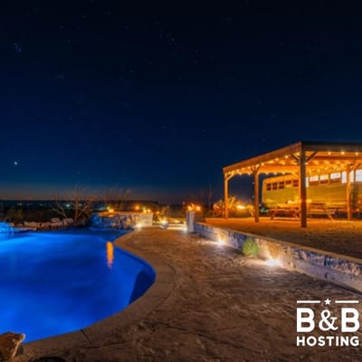 Oasis Pool- Schoolie | Heated Pool and Hot Tub!