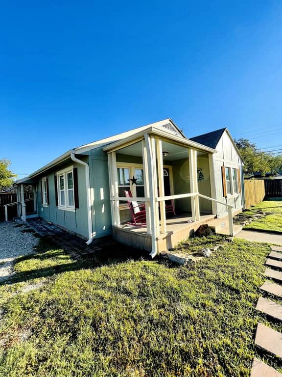 Cozy West TX Hideaway (3 TVs | pet friendly)