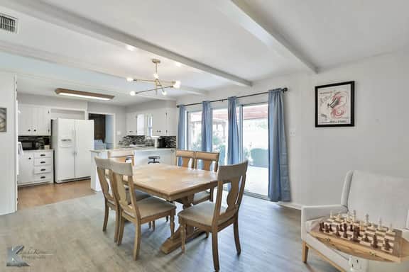 Ivy Lodge (Sleeps 8 | 5 Tvs)