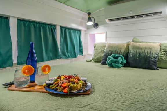 Oasis Pool- Schoolie | Heated Pool and Hot Tub!