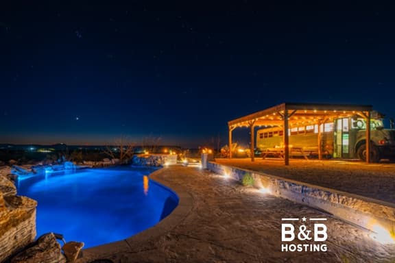 Oasis Pool- Schoolie | Heated Pool and Hot Tub!