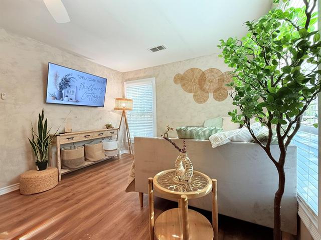 Bbhosting cute airbnb swenson house