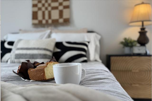 Bbhosting cozy entire home jacobs dream sculpture